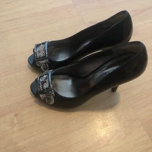 Beautiful guess heels peep toe